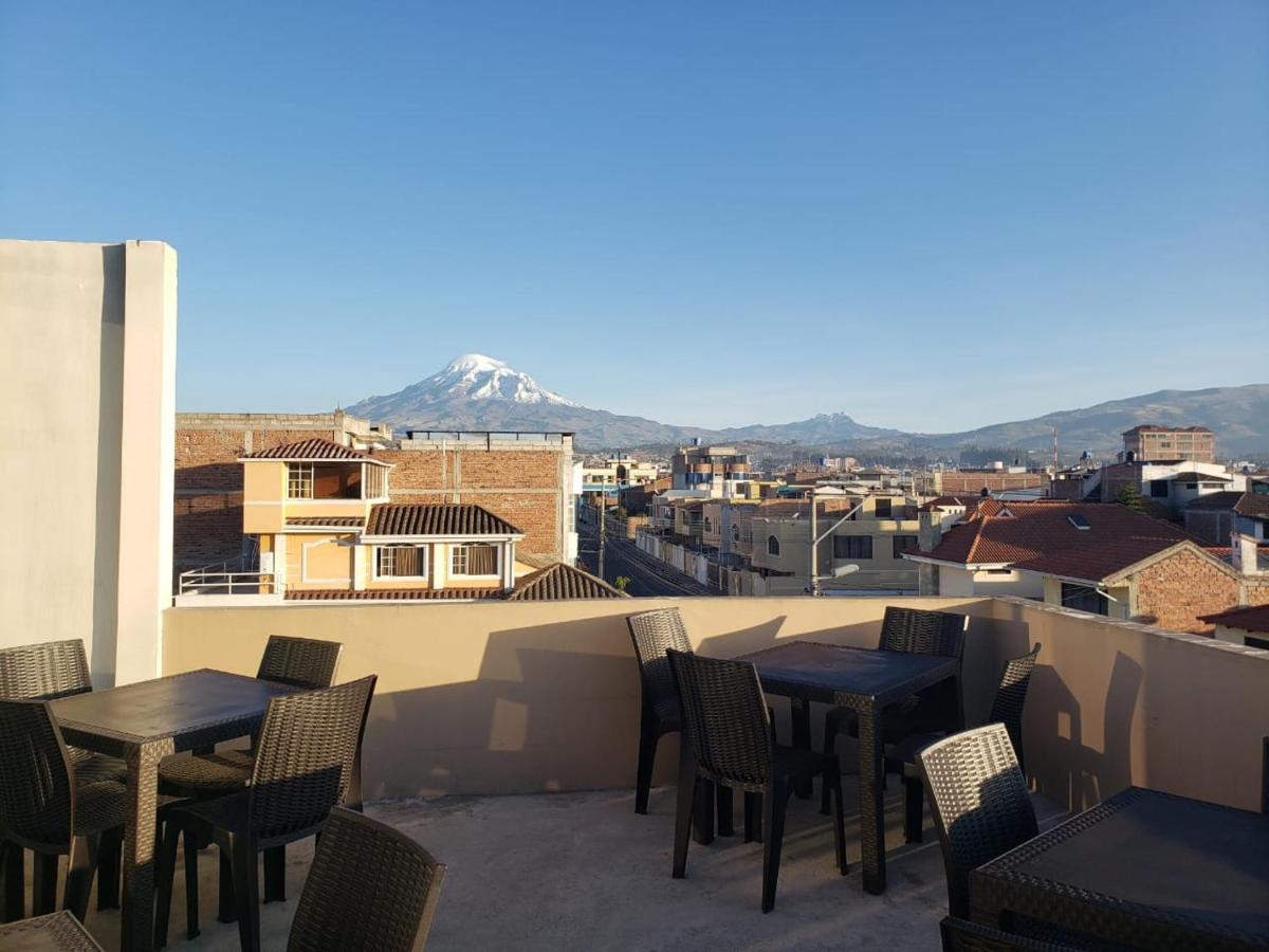Illari Hotel Riobamba Exteriör bild