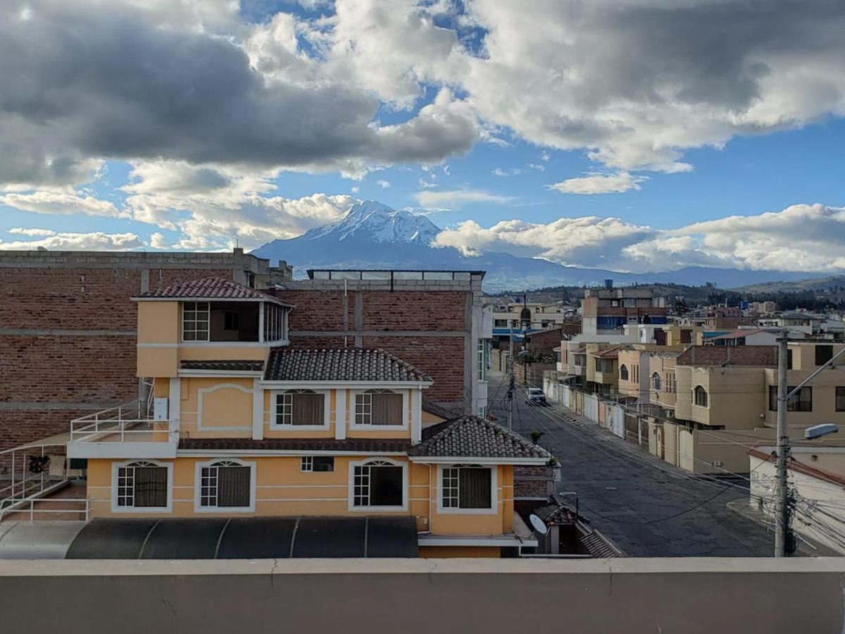 Illari Hotel Riobamba Exteriör bild
