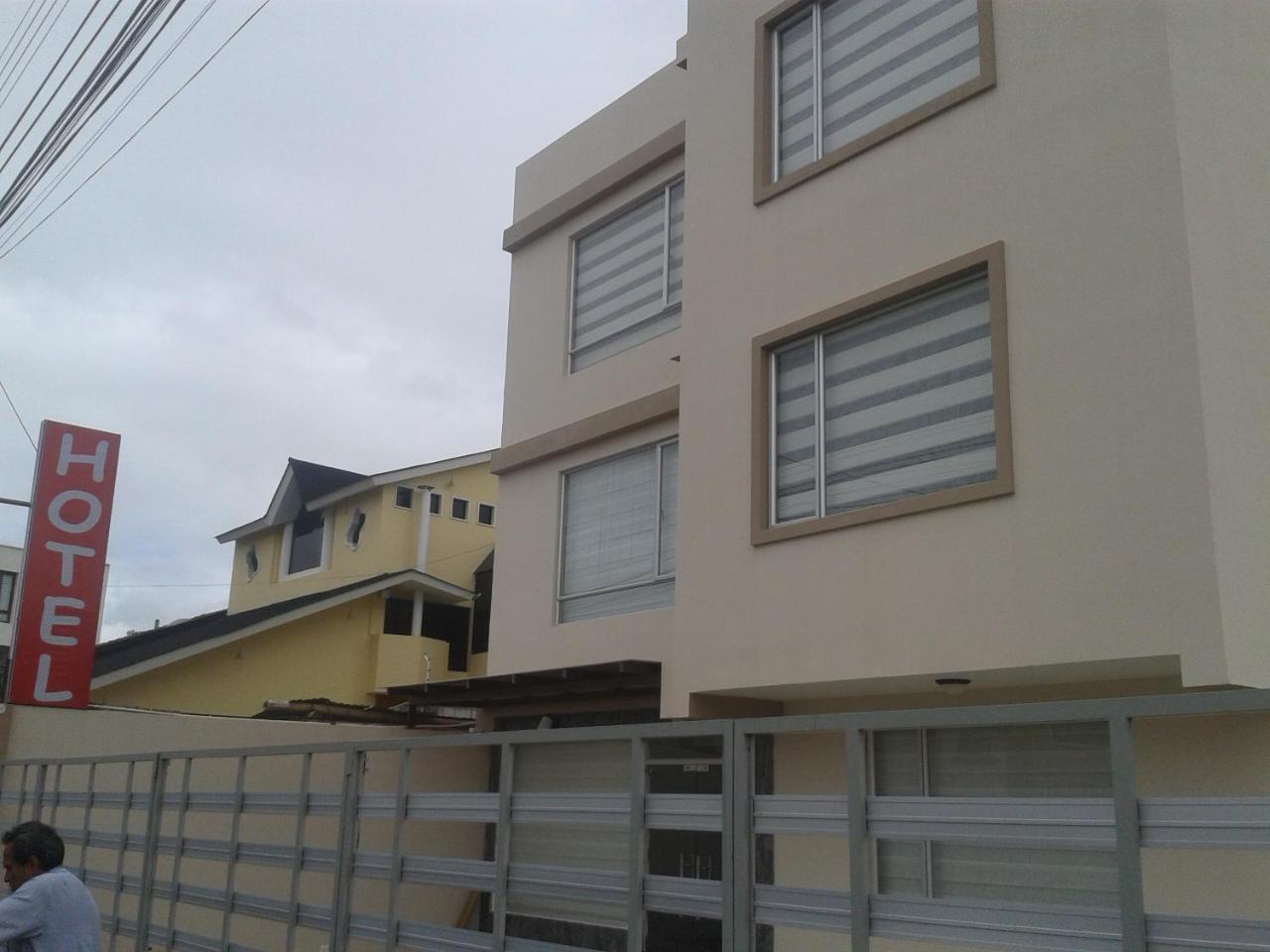 Illari Hotel Riobamba Exteriör bild